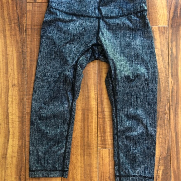 Lululemon Crop Leggings - Picture 4 of 9